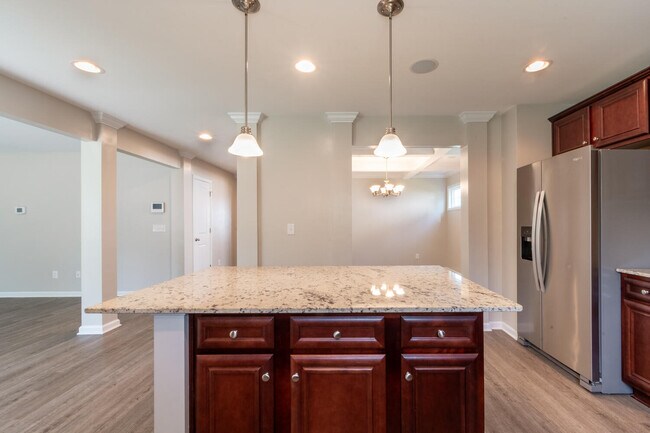 Building Photo - 3733 Moseley Dr