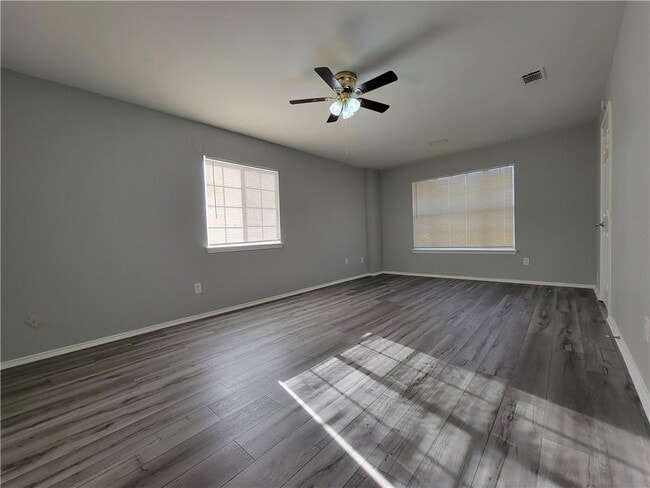 Building Photo - 1001 Acanthus St