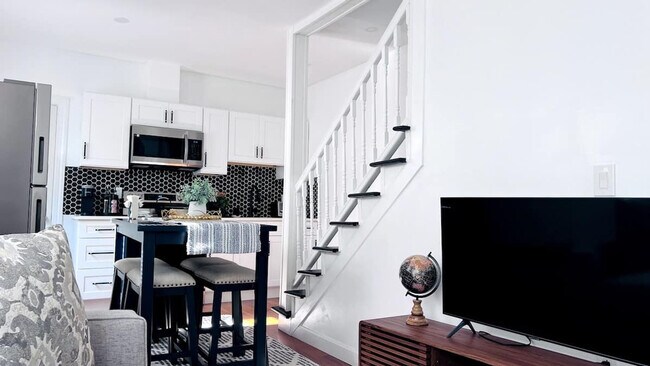 Building Photo - 21 Bullocks Point Ave