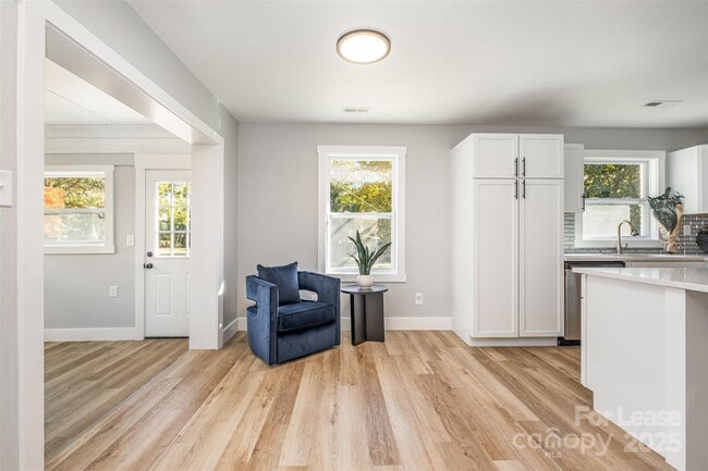 Building Photo - 3208 Clearview Dr