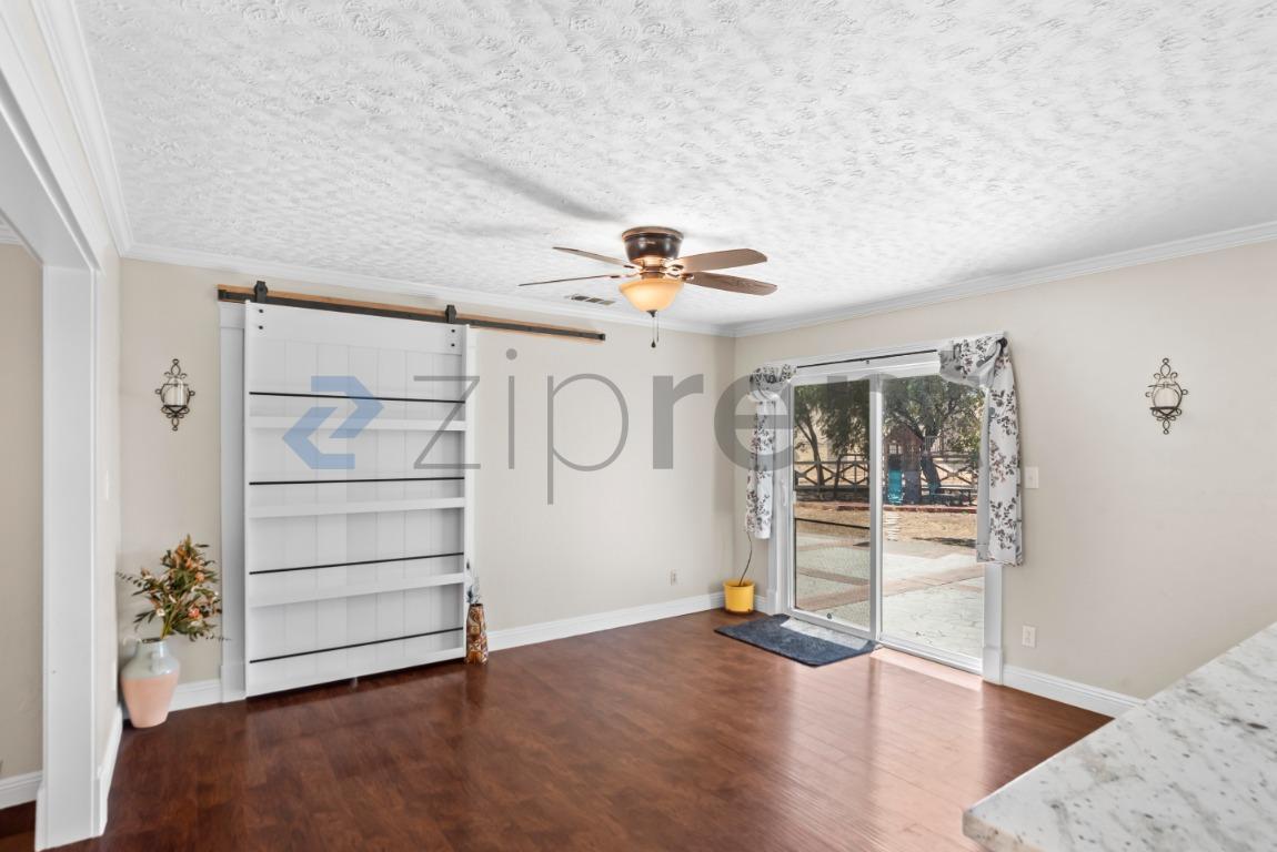 Building Photo - Unit