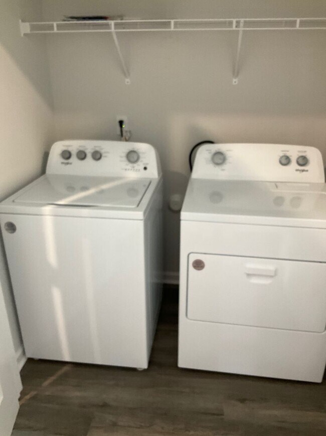 Building Photo - Welcome to this stunning townhouse in Leland, NC!