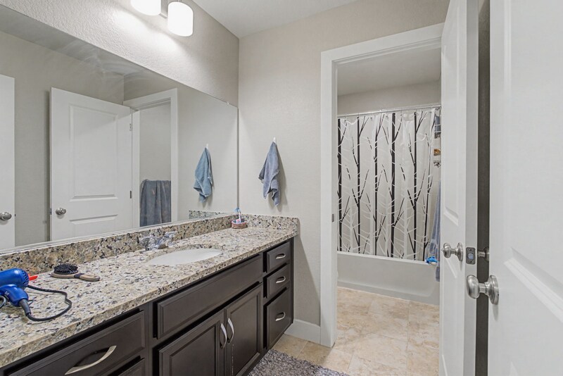 Building Photo - 2102 Summerlin Ln