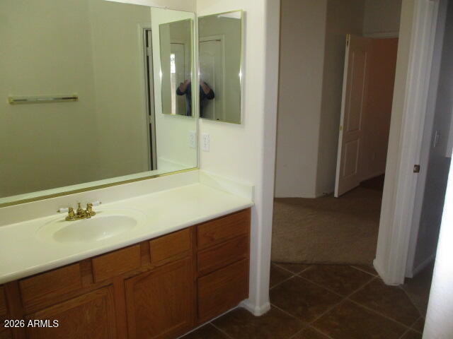 Building Photo - 694 E Saddle Way