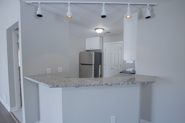 Building Photo - 75 Rosebud Ln