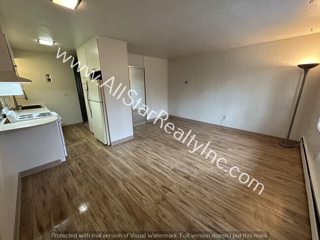 Building Photo - 433 E Dowling Rd