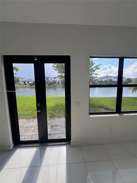Building Photo - 4398 SW 173rd Ave