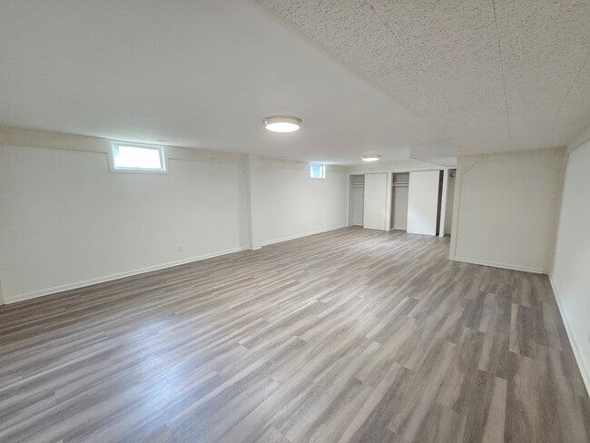 Building Photo - 95 Pine Ct