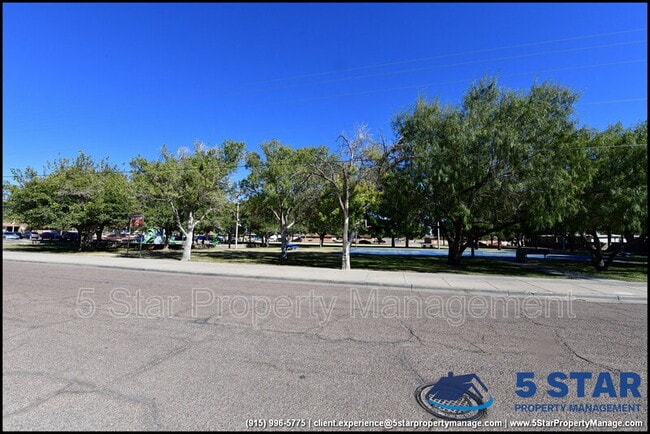 Building Photo - 8933 Kenneth St