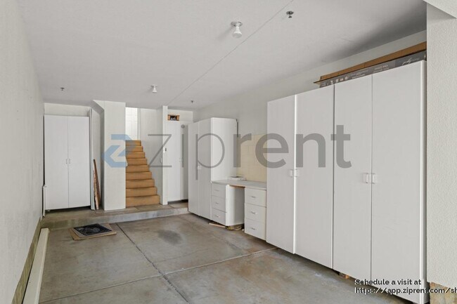 Building Photo - 4952 Haight Terrace