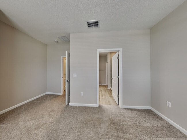 Building Photo - 637 Bayhawk St