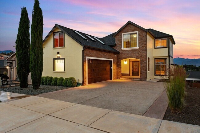 Building Photo - 4334 Vineyard Terrace
