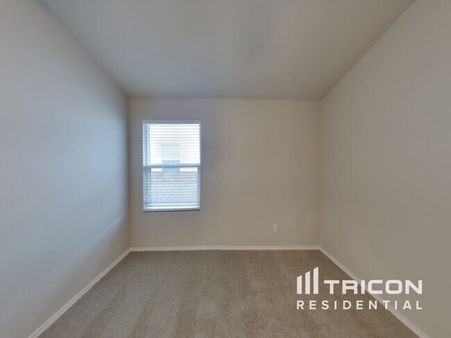 Building Photo - 5120 Saddle Clb Dr