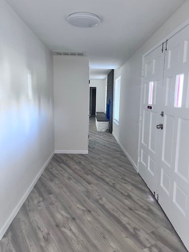 Building Photo - Recently Remodeled South Redlands Home
