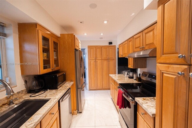 Building Photo - 220 Buttonwood Dr