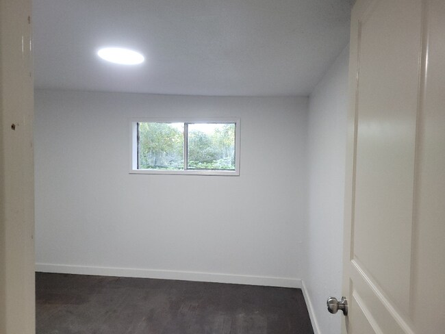 Building Photo - 1806 Hollow Dale Pl