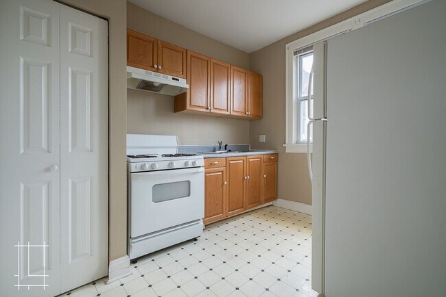 Building Photo - 2487-2491 Summit St.