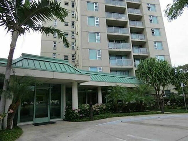 Primary Photo - 215 N King St