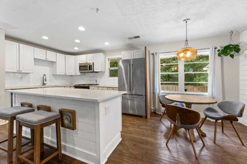 Building Photo - 551 Lyle Dr SE