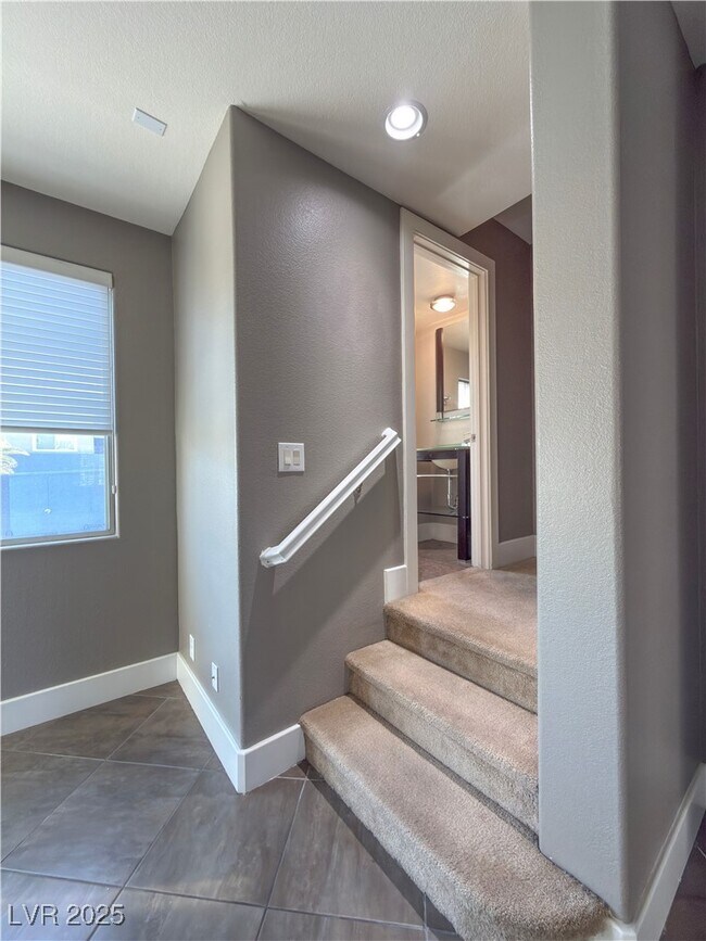 Building Photo - 9050 W Tropicana Ave