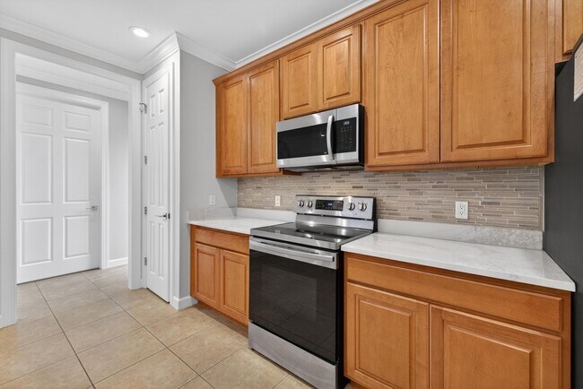 Building Photo - 2019 Pine Island Cir