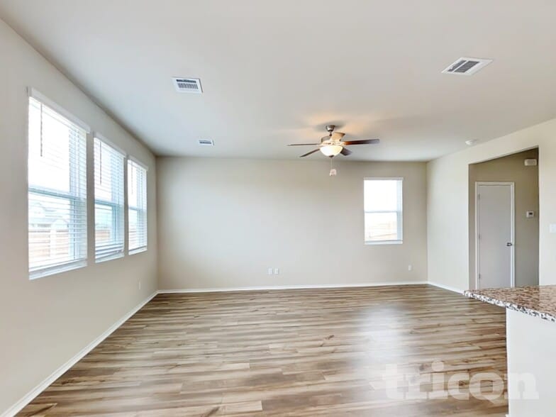 Building Photo - 5002 Saddle Clb Dr