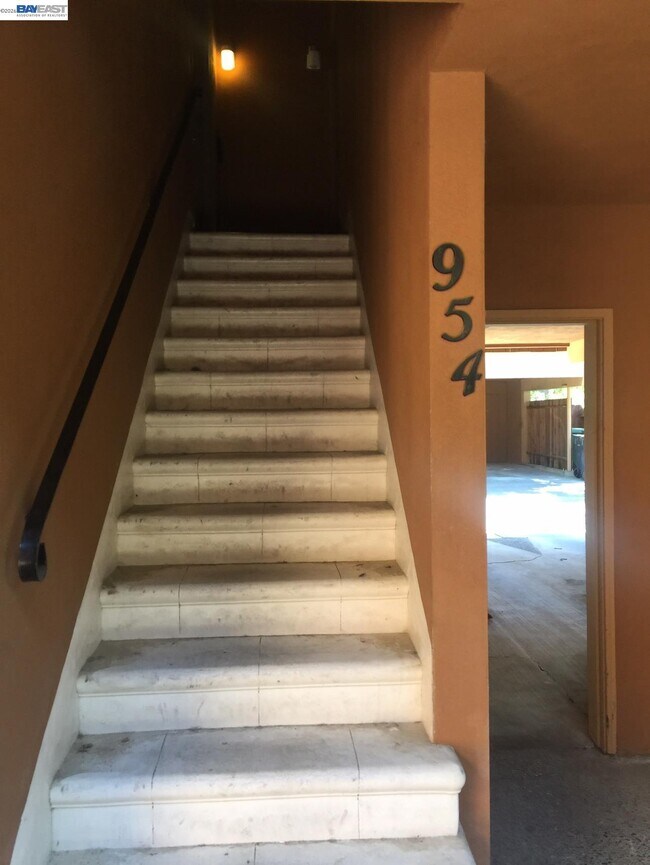 Building Photo - 954 F St