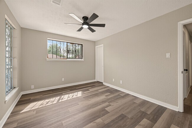 Building Photo - 3703 Tiffany Dr