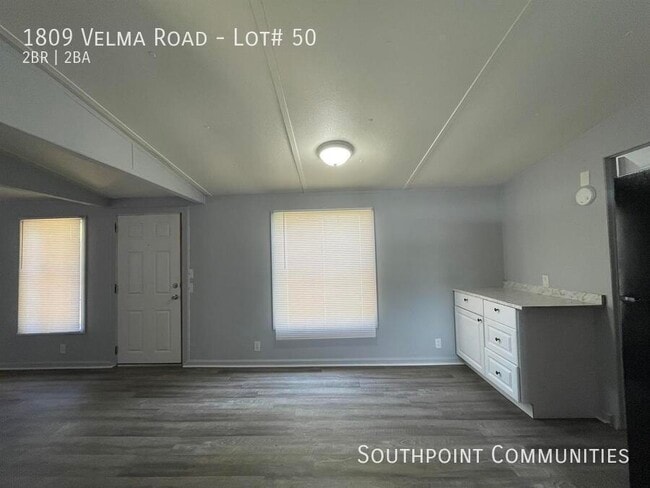 Building Photo - 1809 Velma Rd