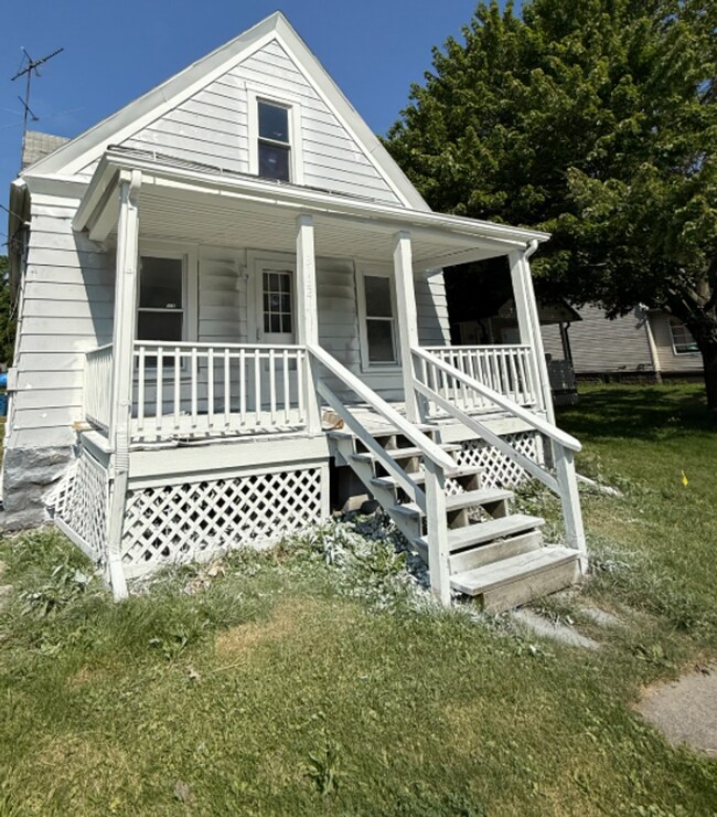 Building Photo - SECTION 8 and EDEN Accepted!! Newly Renovated 3BR Gem – 1.5 Baths!!