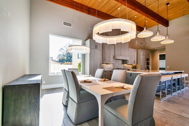 Building Photo - Stunning 4BR House in Phoenix