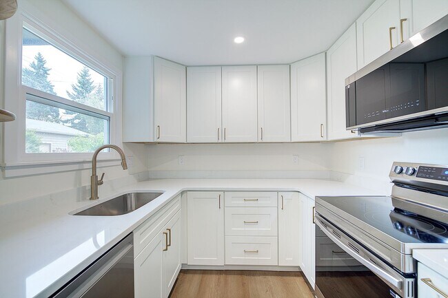 Building Photo - 3bd/1.5ba Seattle House