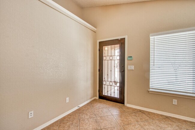 Building Photo - 1819 Shreya St