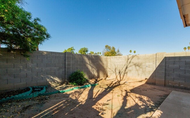 Building Photo - 242 N Standage