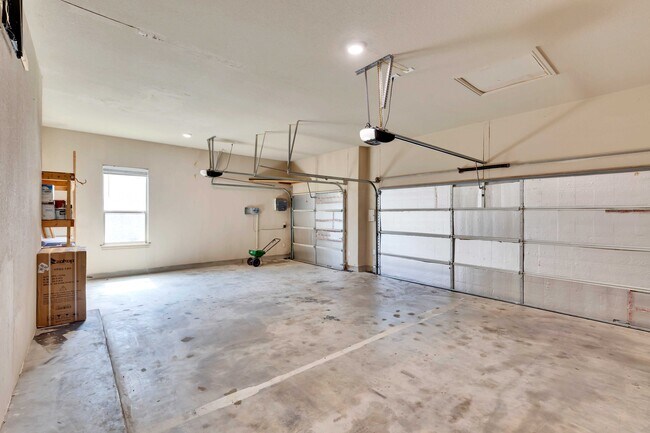 Building Photo - 2500 Speidel Dr