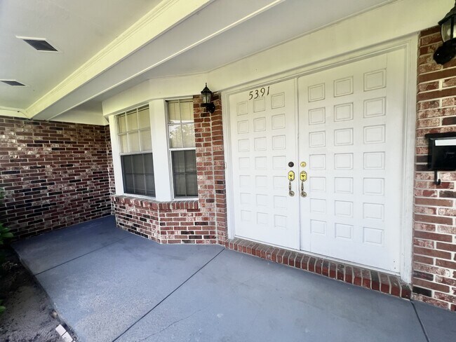 Building Photo - 5391 Golf Course Dr