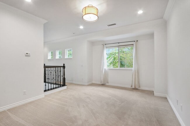 Building Photo - 908 N Santa Anita Ave