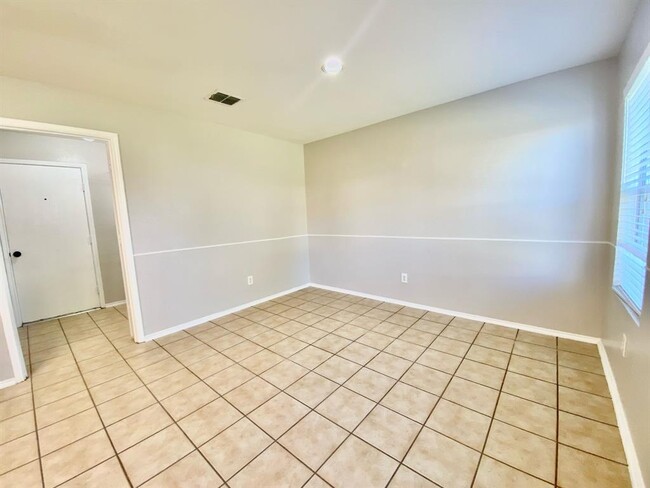Building Photo - 1116 Browntop St
