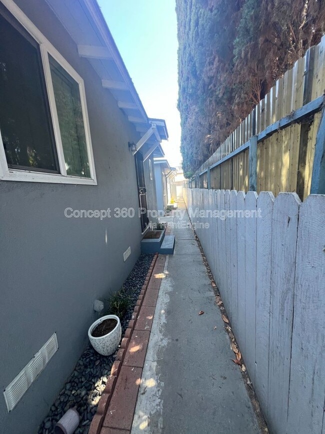 Building Photo - 1962 Harbor Ave