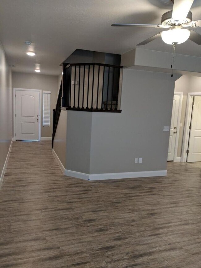 Building Photo - Beautiful Blackhawk Townhome