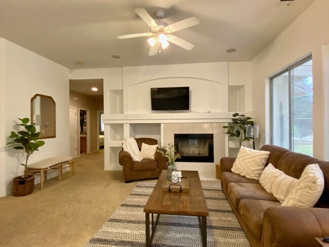 Building Photo - $2,450 Beautiful 3 Bedroom Home In  The Qu...