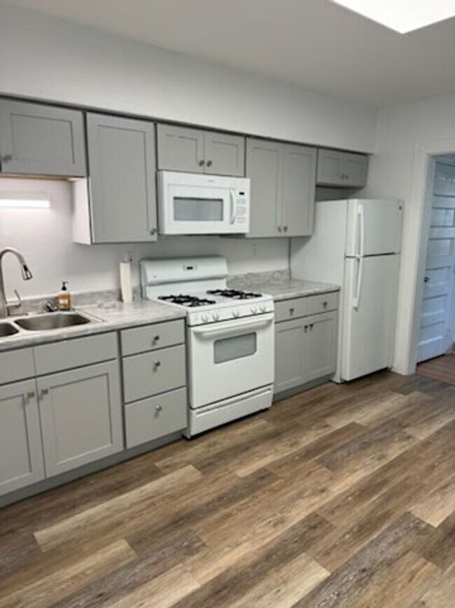 Building Photo - 1046 Northampton St