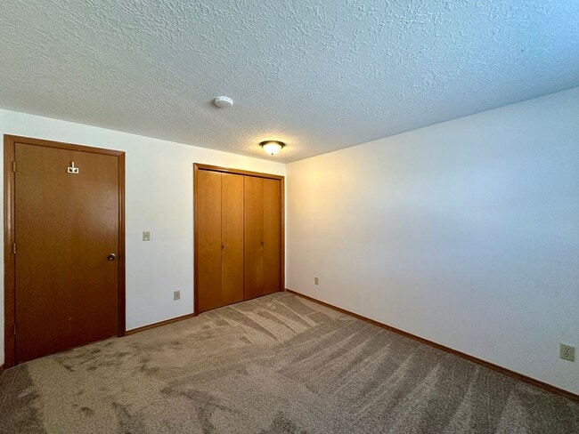 Building Photo - Well-Maintained Three Bedroom Home in West Salem