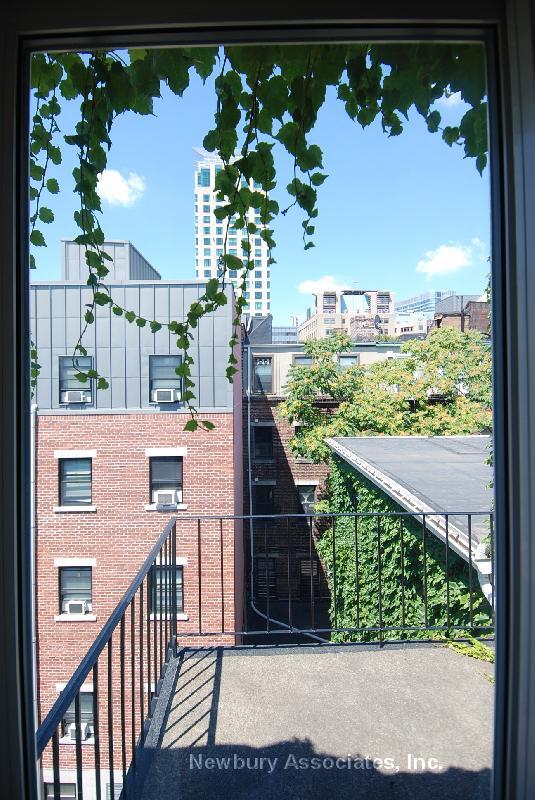 Building Photo - 95 Hudson St