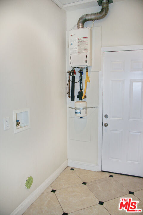 Building Photo - 6071 1/2 Pickford St