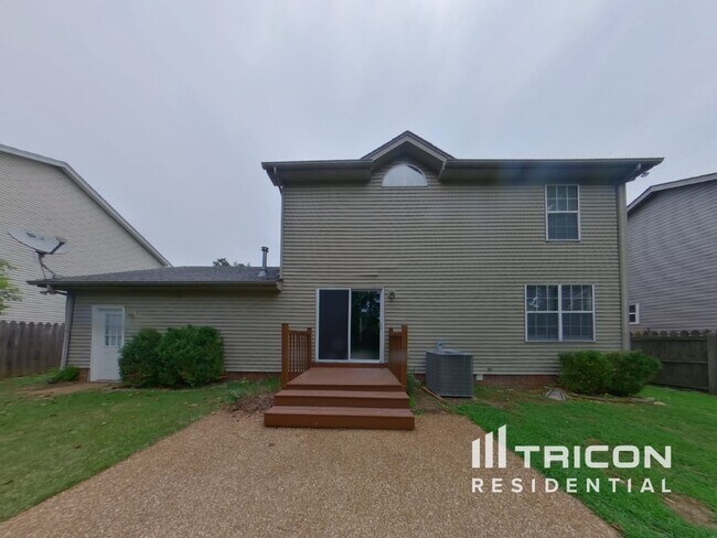 Building Photo - 2041 Glastonbury Dr