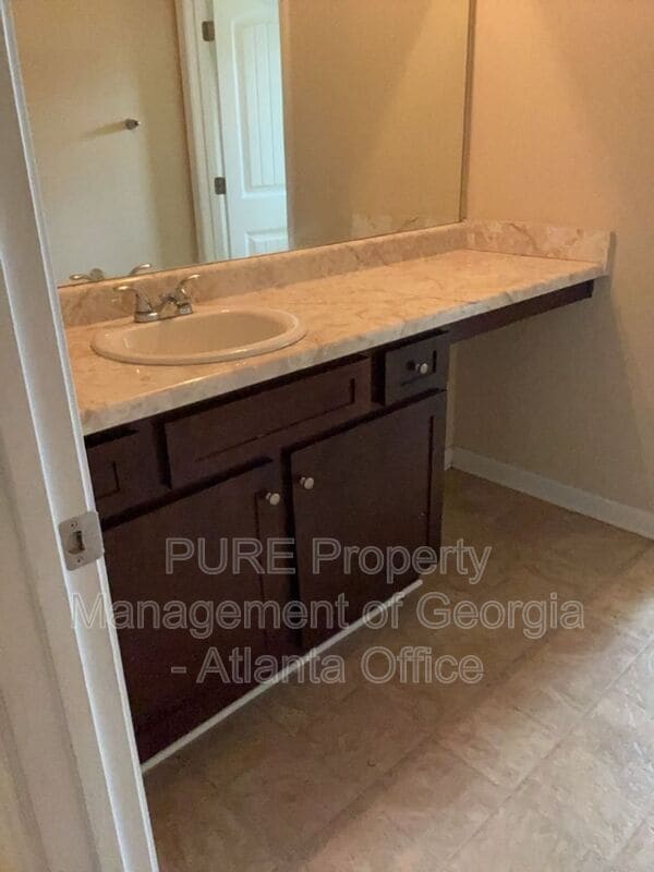Building Photo - 400 Brookwood Crossing