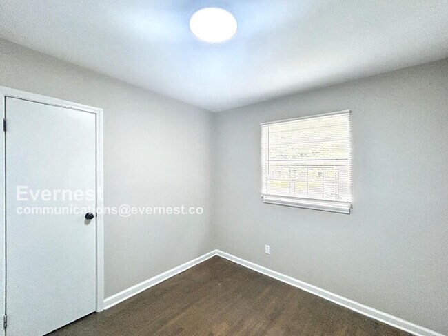 Building Photo - 4624 Sunnybrook St