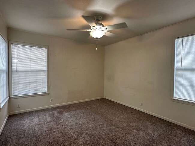 Building Photo - Ready for move in