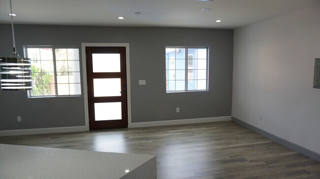 Building Photo - 10065 Arleta Ave